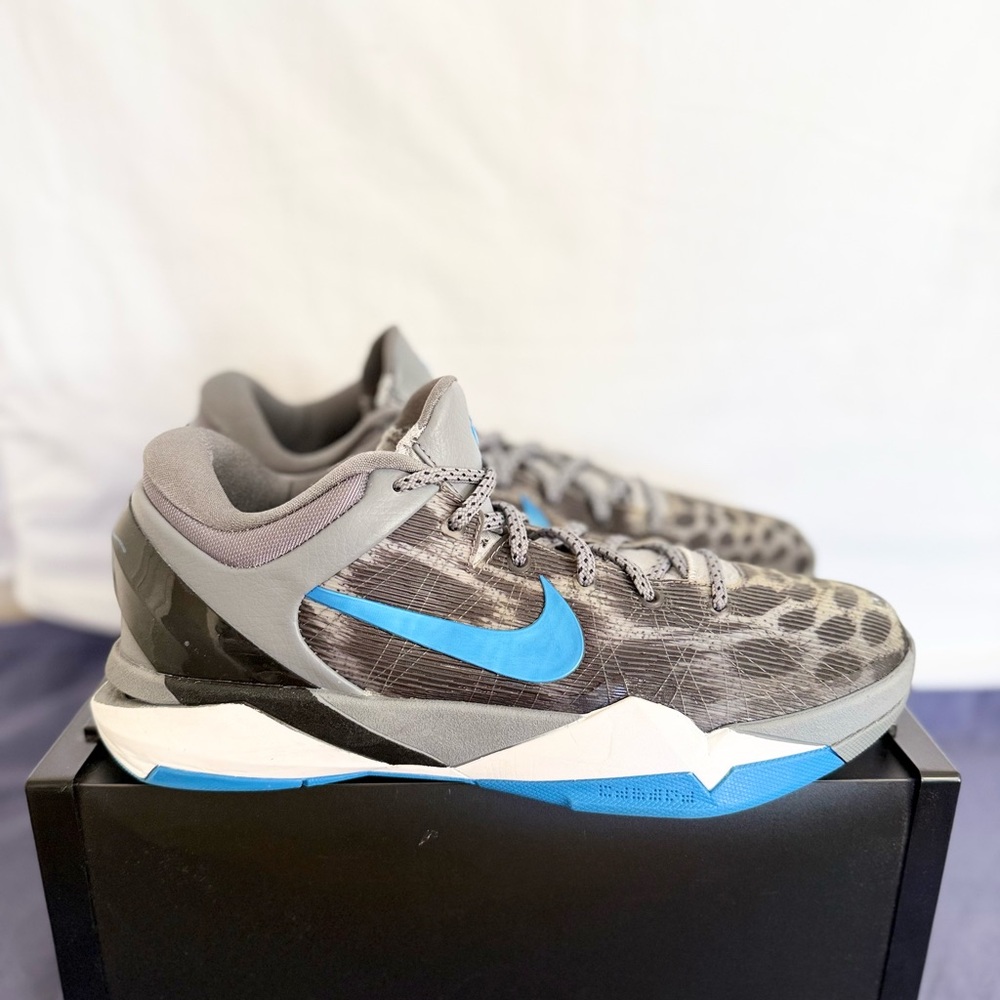 AUTHENTIC Nike Zoom Kobe 7 Snow Leopard size 12 488371-006 2012 PRE-OWNED